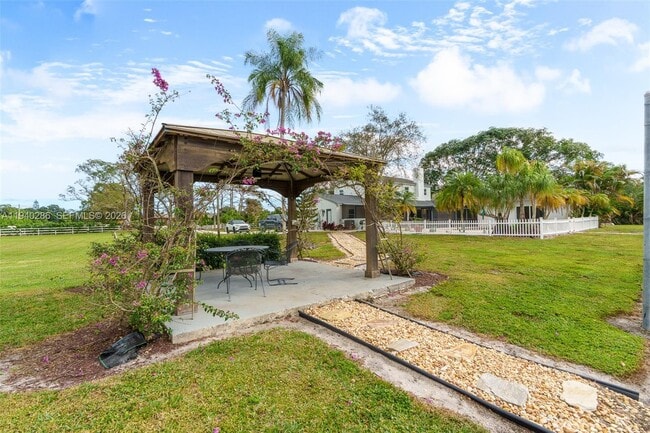 Building Photo - 7601 NW 82nd Terrace