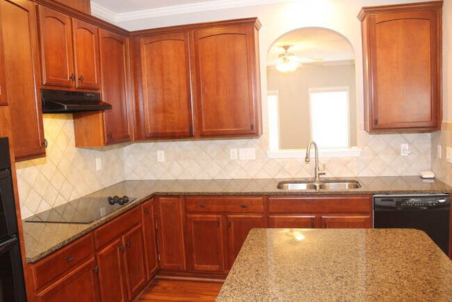 Kitchen - 711 Keystone Park Dr