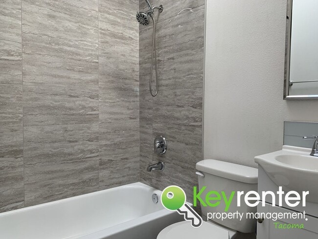 Building Photo - Newly Remodeled Centrally Located Tacoma H...