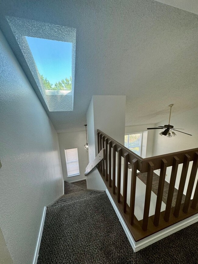 Building Photo - Lovely 3 bedroom/2 bath home in Fountain V...