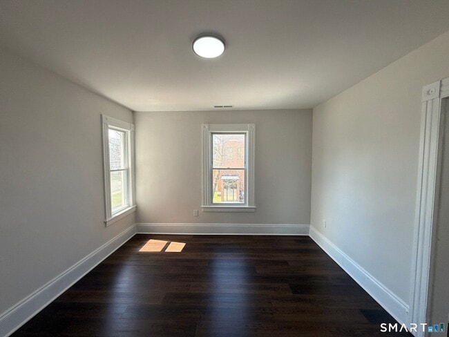 Building Photo - 316 W Main St