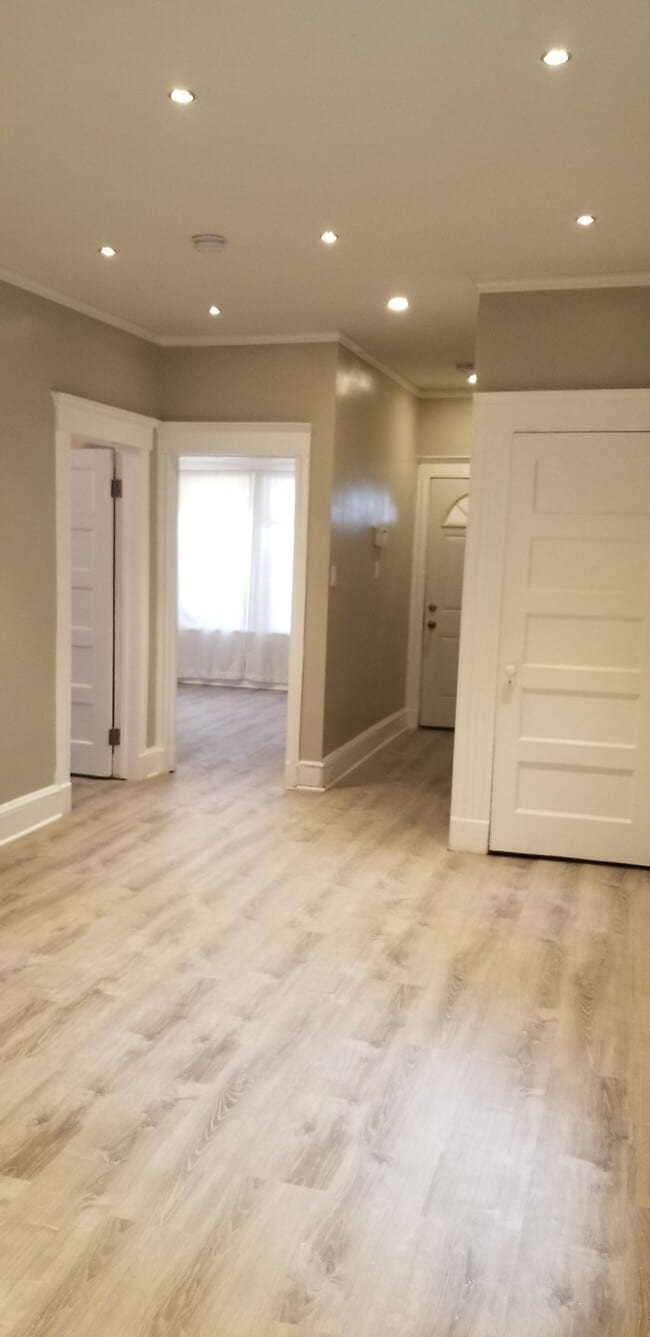 Building Photo - 24 Mission St