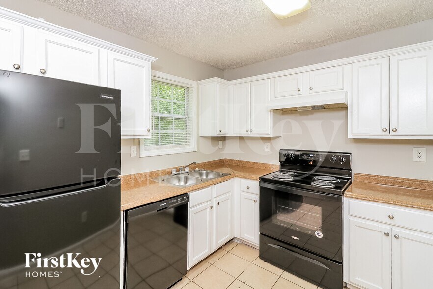 Building Photo - 6013 Radford Dr