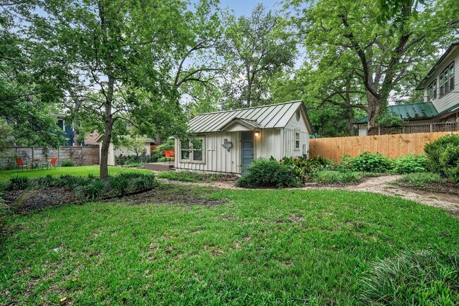 Building Photo - Hyde Park Bungalow