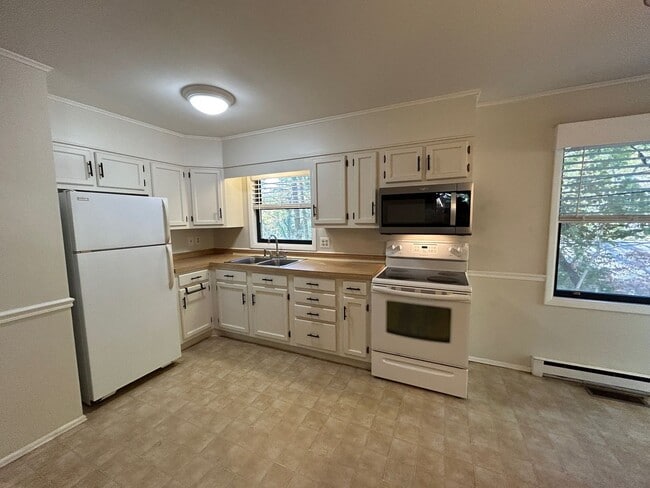 Building Photo - Kenilworth - Adorable 2 Bedroom House