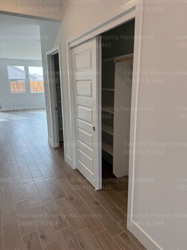 Building Photo - Newly constructed 3 bedroom/ 3 bathroom ho...