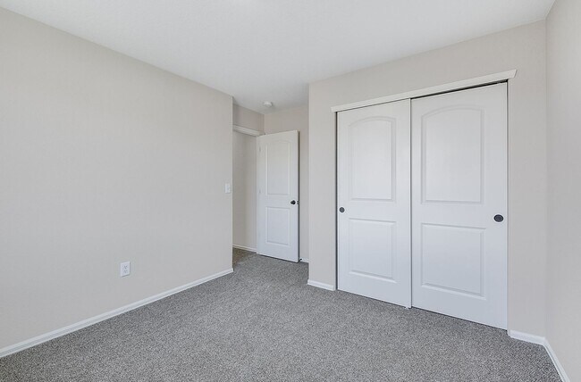 Building Photo - Totally Updated 3 Bedroom 4 Bath home