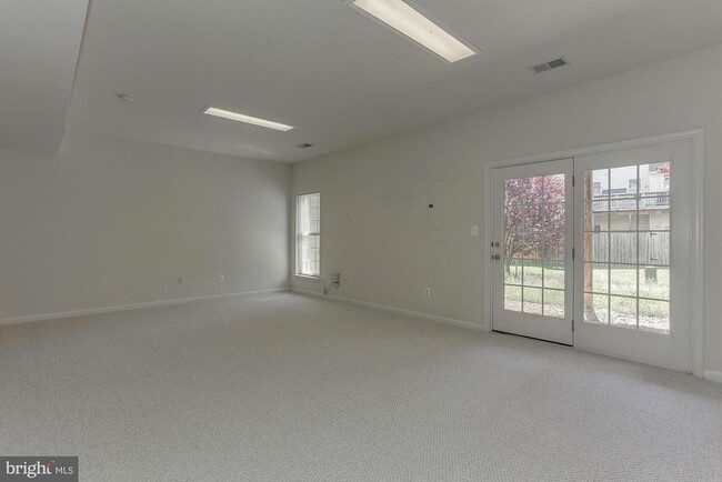 Building Photo - 22616 Welborne Manor Square