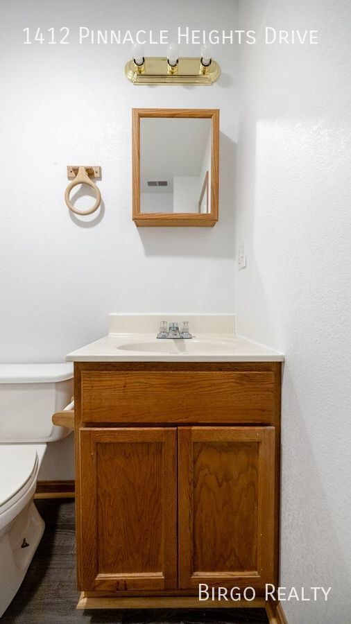 Building Photo - Move in Special! First Month's Rent is Fre...