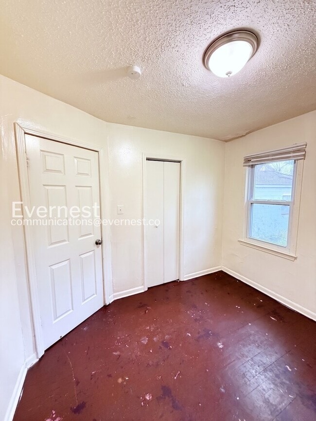 Building Photo - 18659 Shaftsbury Ave