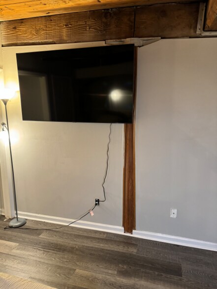 Building Photo - 201 S Hoskins Rd