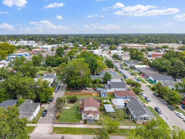 Building Photo - 1109 Orange St