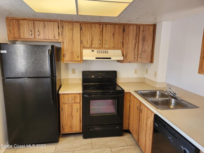 Building Photo - 1702 University Ln