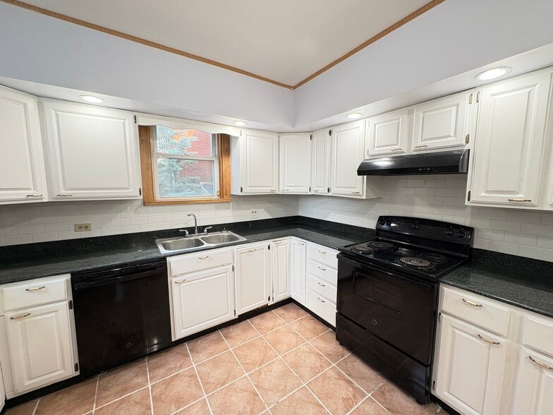 Building Photo - 6345 Morrowfield Ave