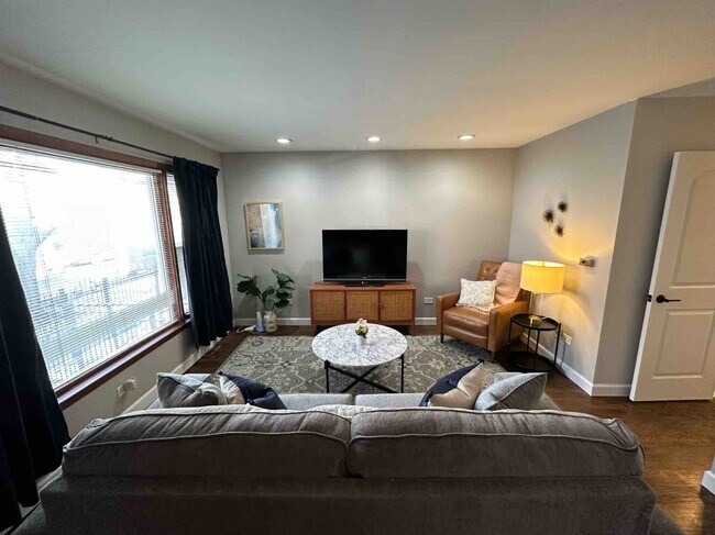 Building Photo - Spacious Main-Floor 2-Bedroom, 1.5-Bath Home