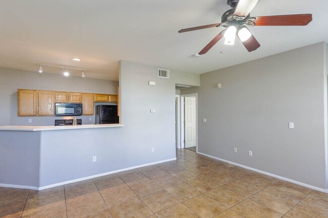 Building Photo - 3 Bedroom North Las Vegas Condo Convenient...