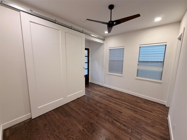 Building Photo - 2322 Camden Dr
