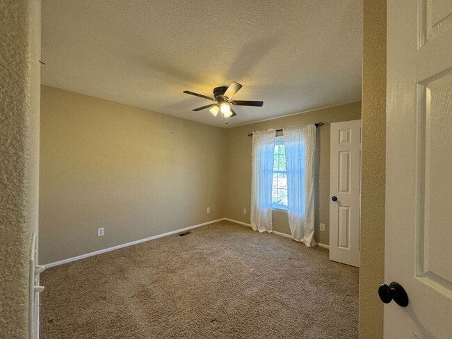 Building Photo - 631 Hanging Rock Pl