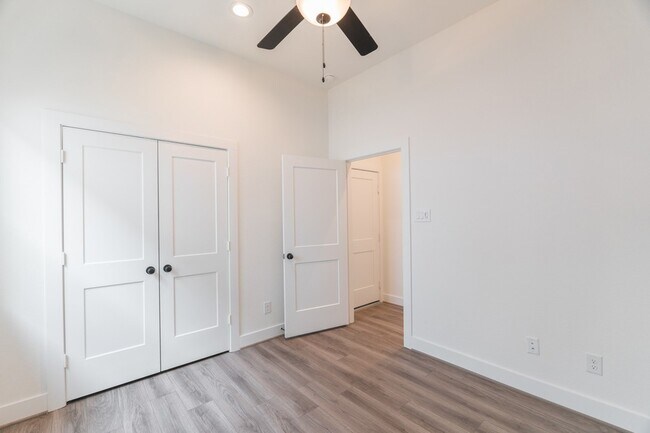 Building Photo - 10726 Pine Pink