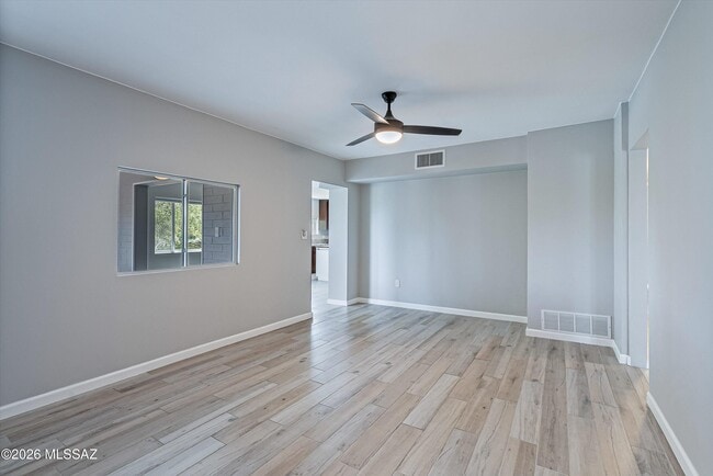 Building Photo - 730 N Robles Rd