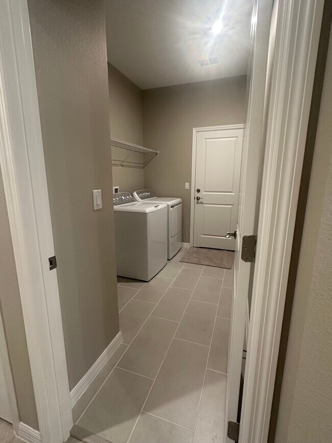 Building Photo - 1300 Plumbago Ct