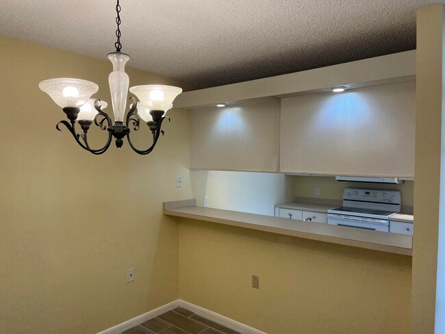 Building Photo - 621 6th Way