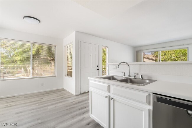 Building Photo - 3059 Key Largo Dr
