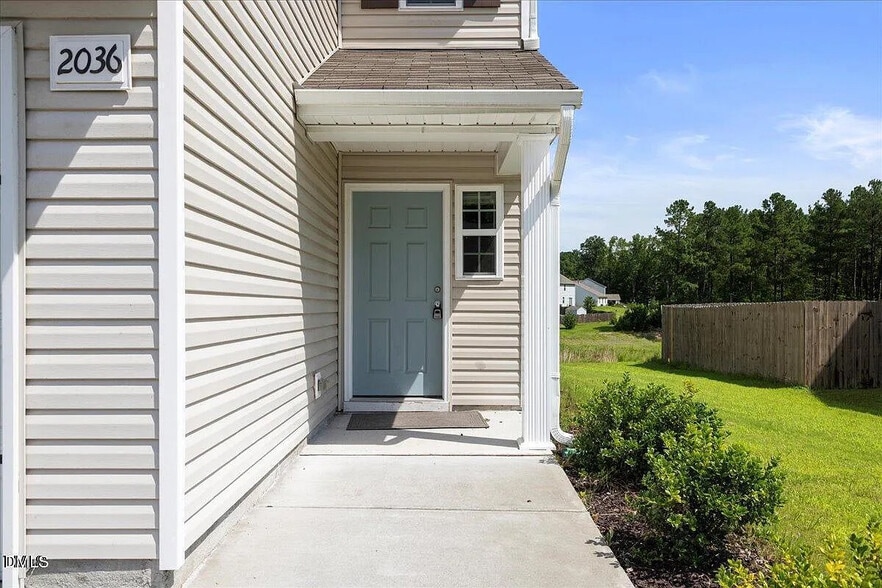 Building Photo - Room in House on Alderman Way