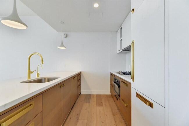 Building Photo - 70 Rainey St