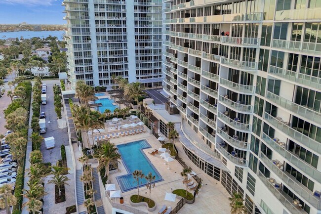Building Photo - 3100 N Ocean Dr