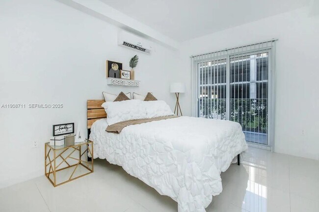 Building Photo - 25850 SW 140th Ct