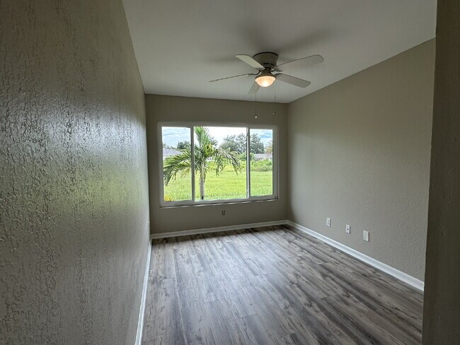 Building Photo - "Charming 3-Bedroom Home in Englewood!"