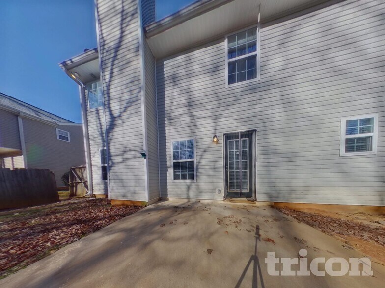 Building Photo - 613 Amberwood Dr