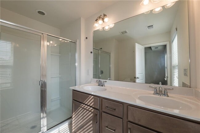 Building Photo - 915 Society Cir