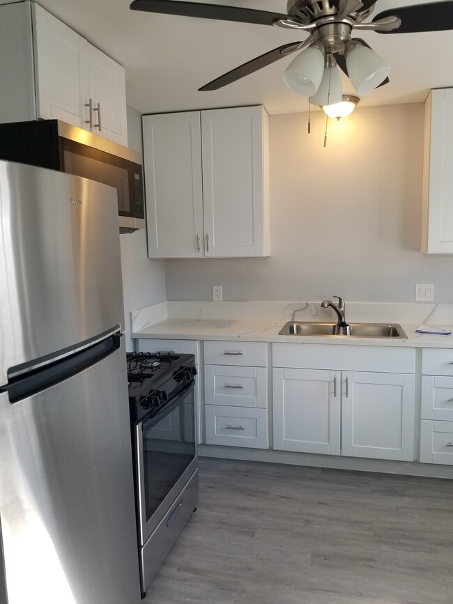 Building Photo - 5933 Gaviota Ave