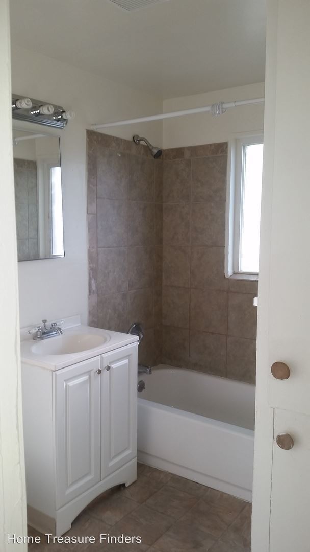 Building Photo - 1869-1887 W Mosier Pl