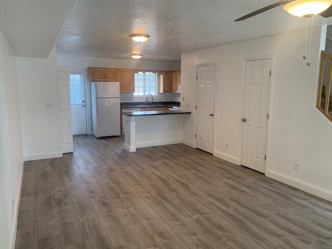 Building Photo - SMALL PETS FRIENDLY!! Beautiful Lexington ...