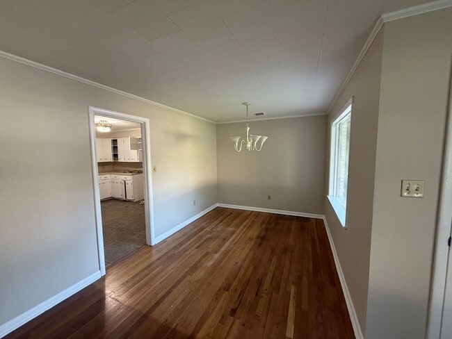 Building Photo - 1104 S Gee St