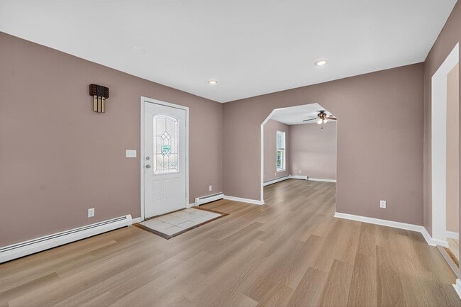 Building Photo - 531 NY-211