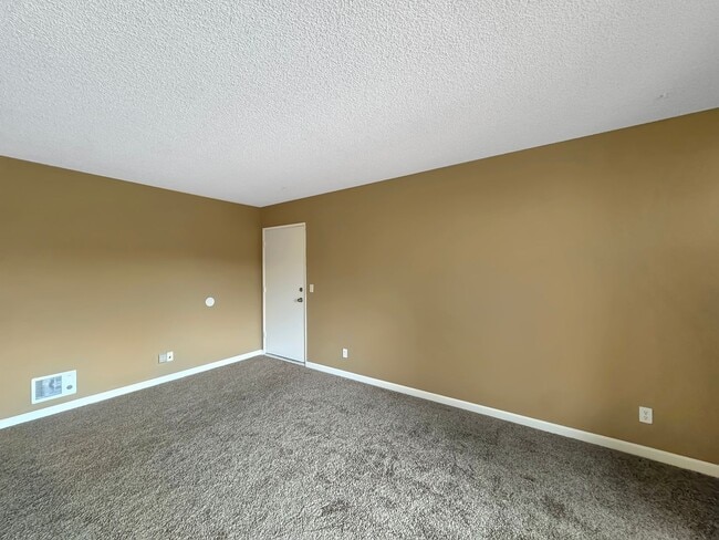 Building Photo - 9550 Carroll Canyon Rd