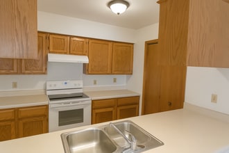 Building Photo - 2285 S Thompson Dr