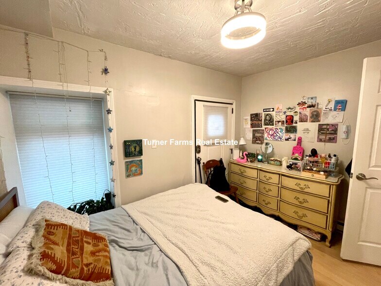 Building Photo - 89 Hudson St