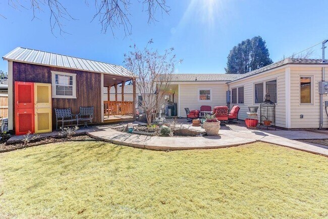 Building Photo - 3318 20th St