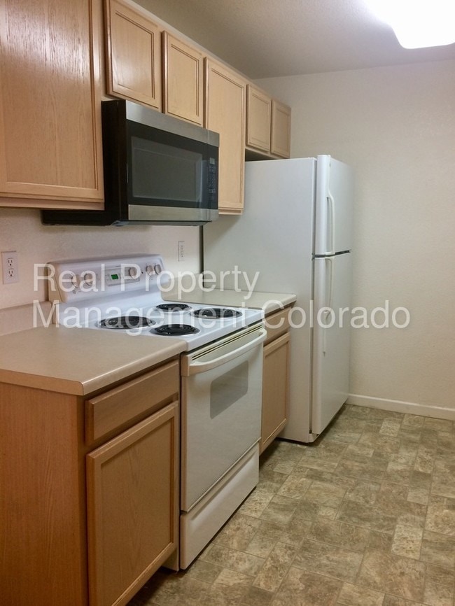 Building Photo - Wonderful 2 Bedroom Condo in Windmill Creek!