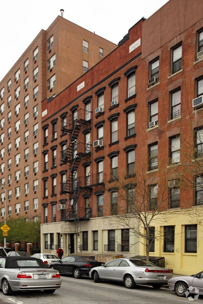Building Photo - 286 E 2nd St