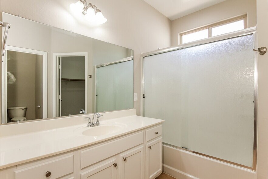 Building Photo - 1072 S 177th Dr