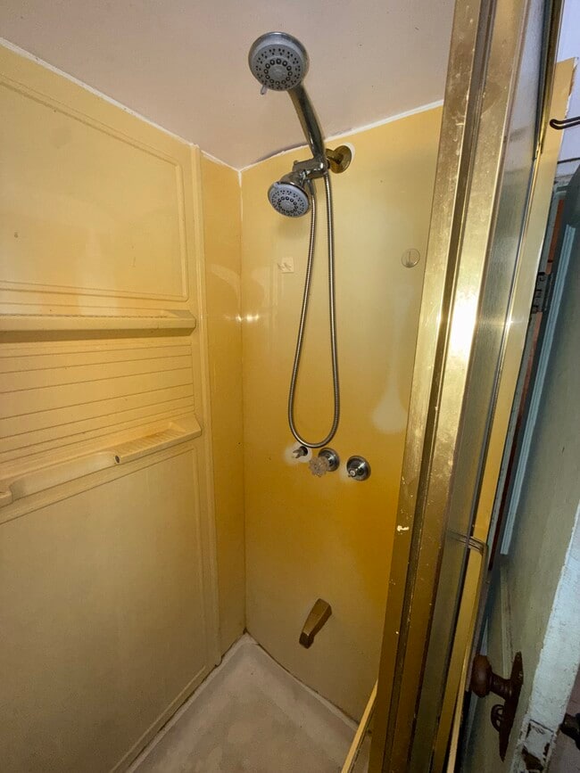 Building Photo - 111 E Livingston Dr