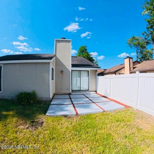 Building Photo - 8319 Daisy Ln S