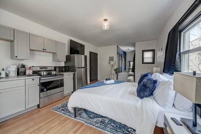 Building Photo - 1925 N Prospect Ave