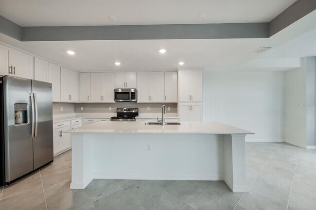 Building Photo - 14141 Heritage Landing Blvd